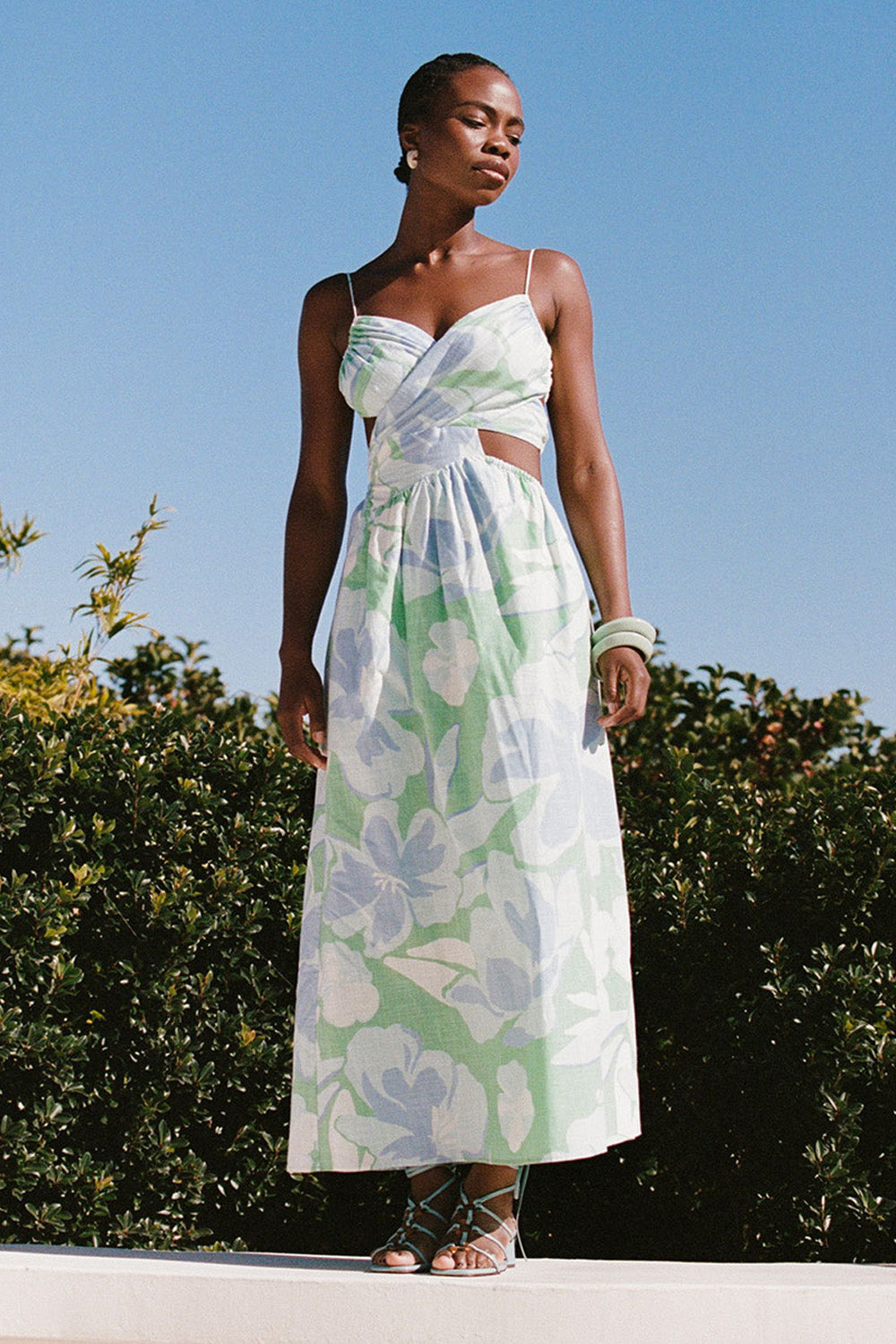 ワンピース SOOR PLOOM Orla DressFlower Ribbon Print Iris Cutout Midi Dress - Spring Petals Blue Green White – SABO