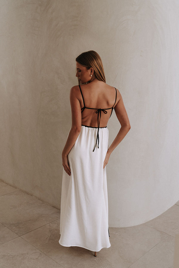 Your Guide To The Best Backless Dresses & Tops in the USA tagged "primary-color:White" SABO Your Guide To The Best Backless Dresses & Tops in the USA tagged "primary-color:White" SABO
