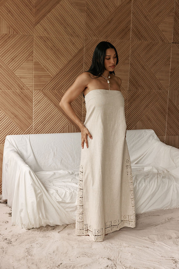 beige white dress Shell Waisted Midi Dress To Beige Shell / XL ribbed midi dress Lined Long sleeve Split in sides Belted waist tie Zipper in back Get ready to fall in love with our super Jordana dress Sleeveless Linen Dress - Beige