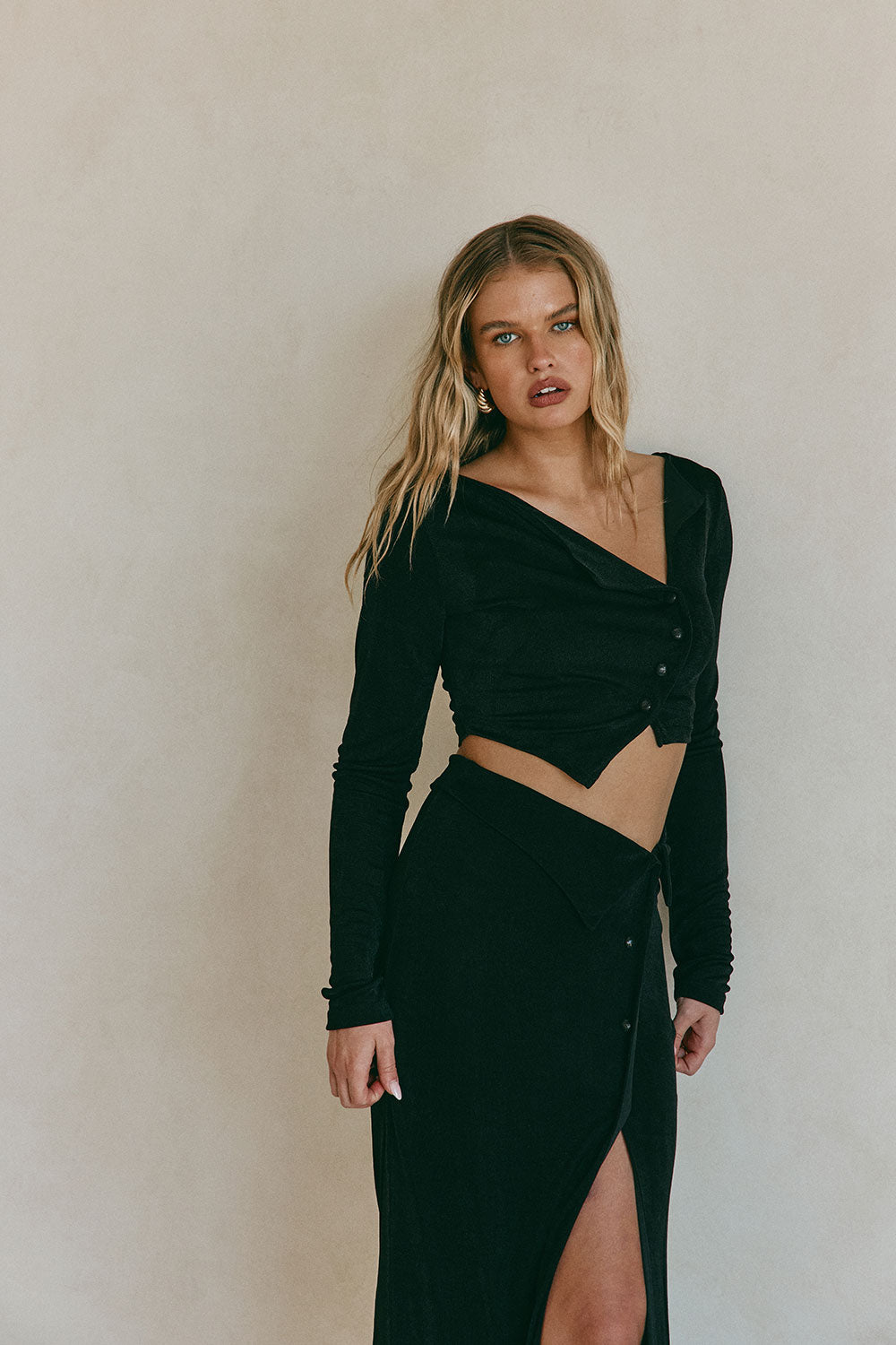 Black Asymmetric Button Up Cropped Indi Top – SABO