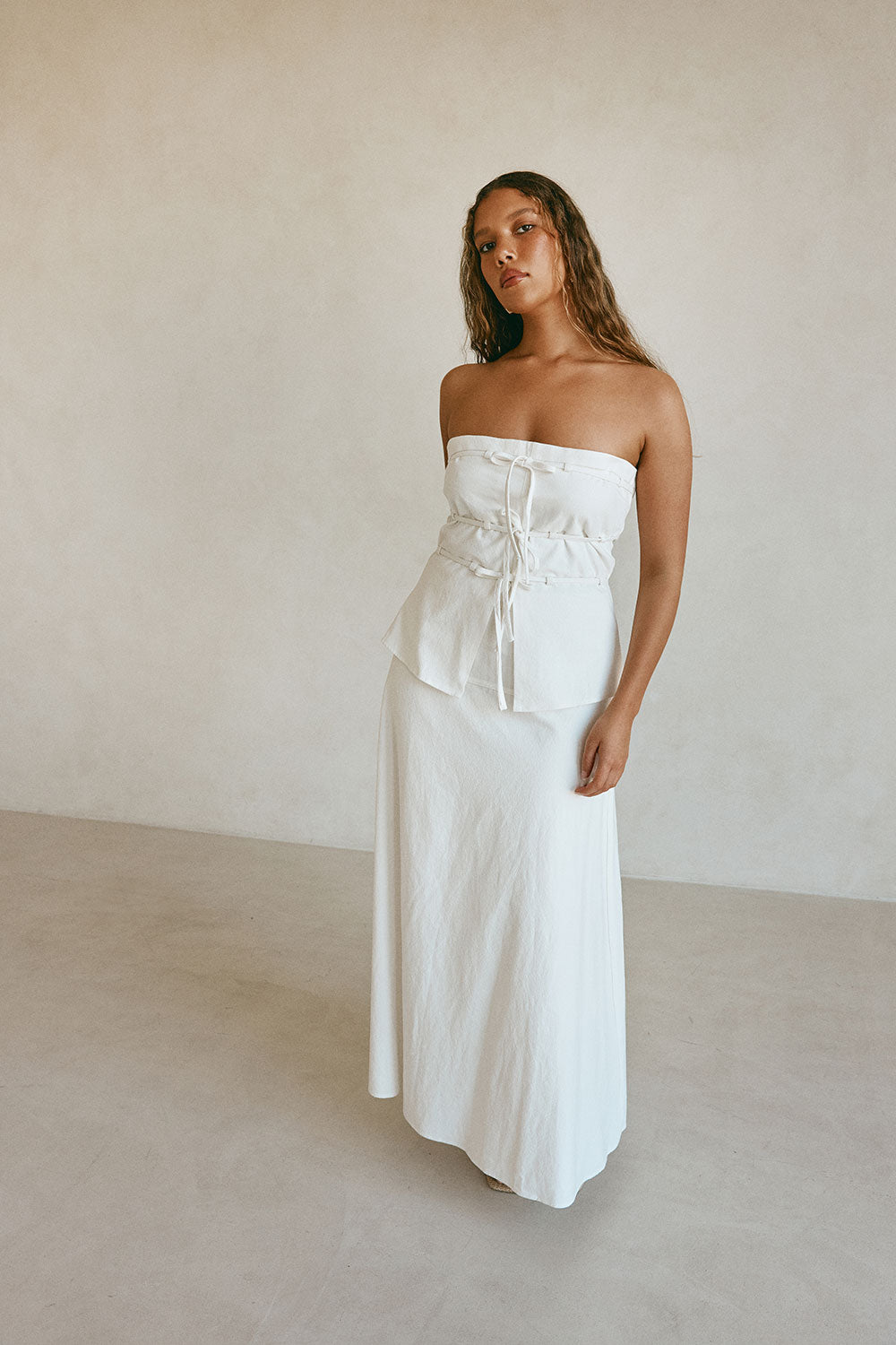 esperanza dressing The Dress Angele.H Paris The Esperanza Dress captures effortless elegance with its striking asymmetric neckline and movement White Strapless Tie Esperanza Top