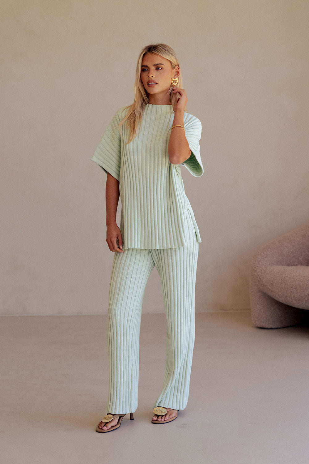 CELINE オリーブグリーン タンクトップ Mint Green Ribbed Knit Short Sleeve Celine Top – SABO