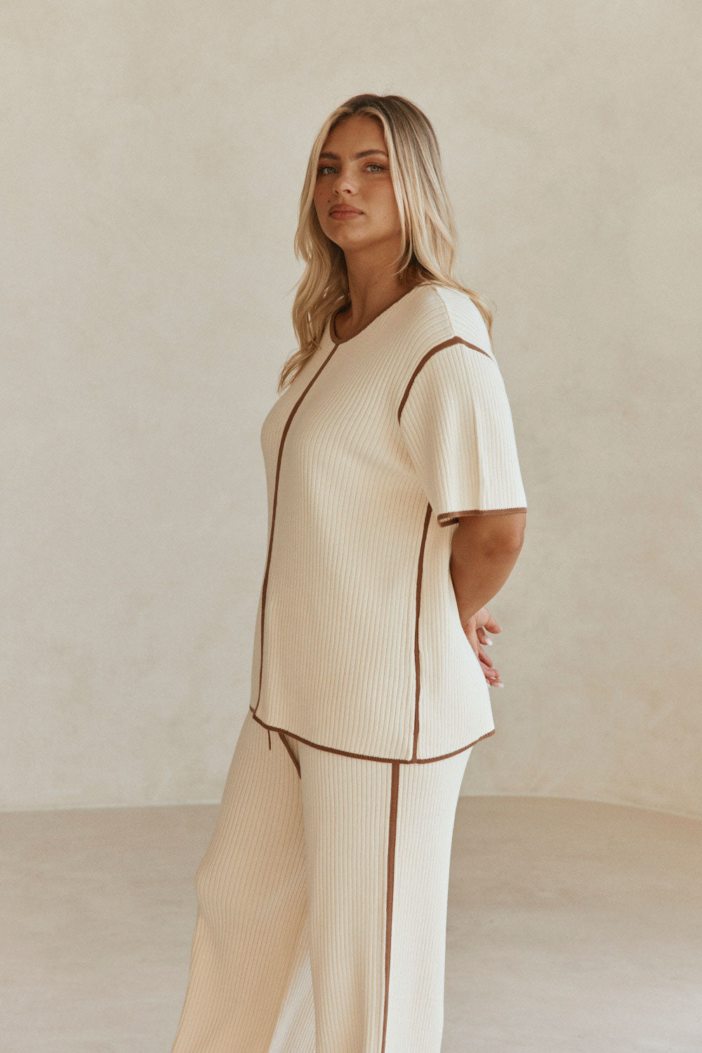 SIXPAD Sleep Top (Short Sleeve) L ベージュ Off White Ribbed Boxy Short Sleeve Cinna Top – SABO