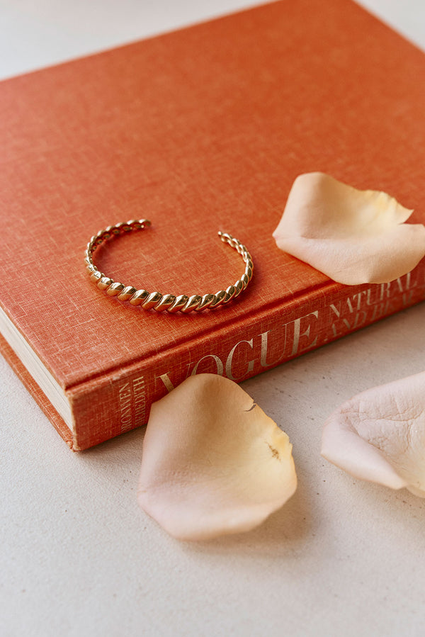 18K Lia Twist Bangle
