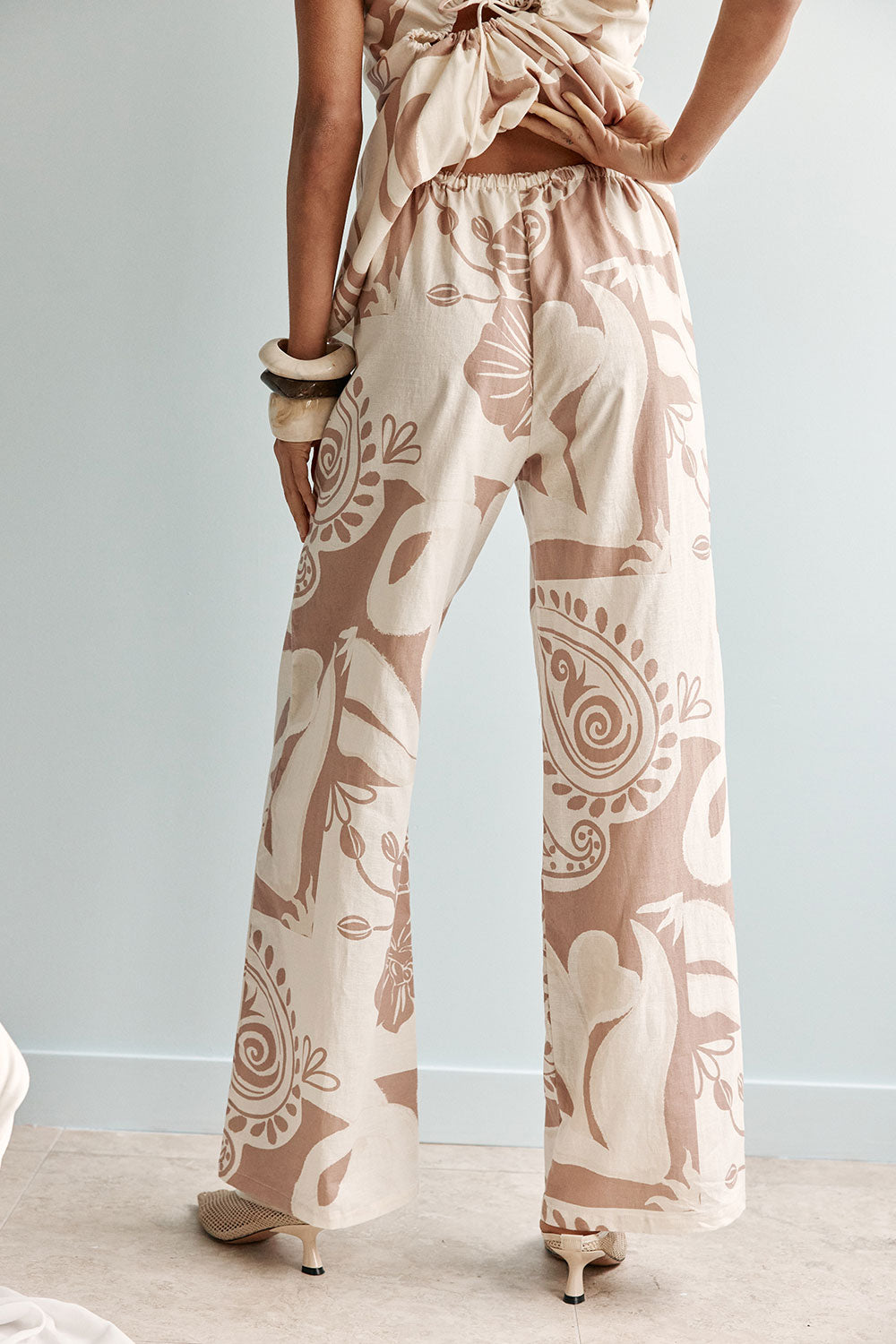 Taupe Paisley Sunset Print Elastic Drawstring Emani Pants – SABO