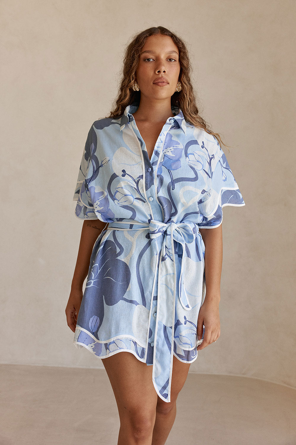 darian dress in blue darian dress in blue Navy Velvet Long Sleeves Pleated Slit Crafted Prom Dress