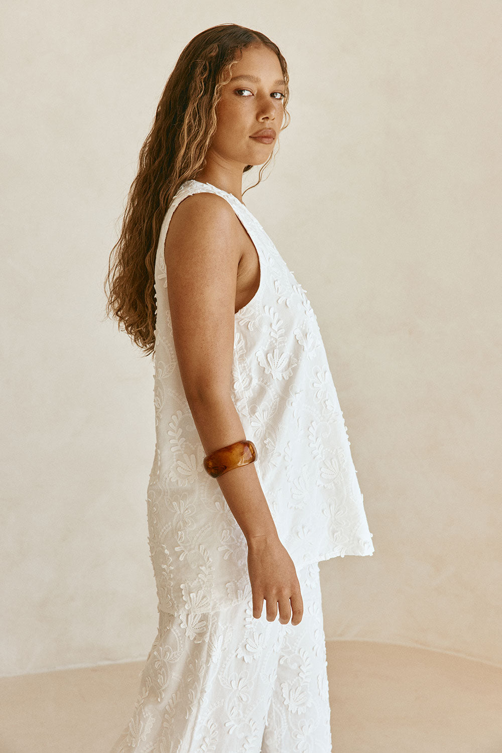 White Leafy Motif V Neck Cambria Top – SABO
