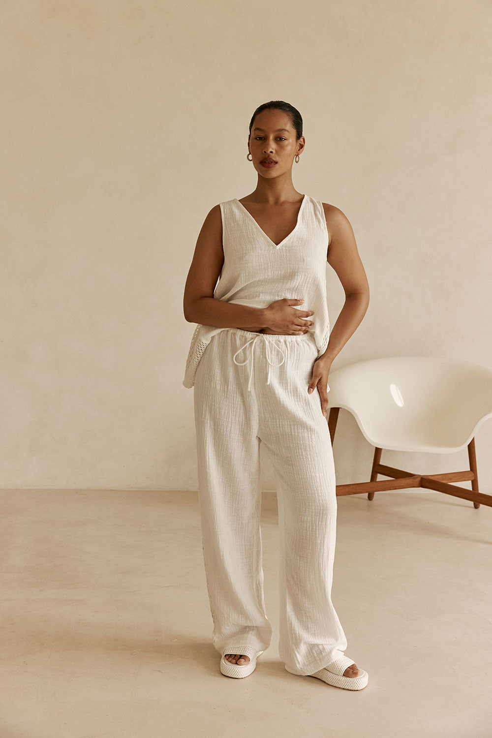 White Elastic Drawstring Relaxed Ditta Pants – SABO