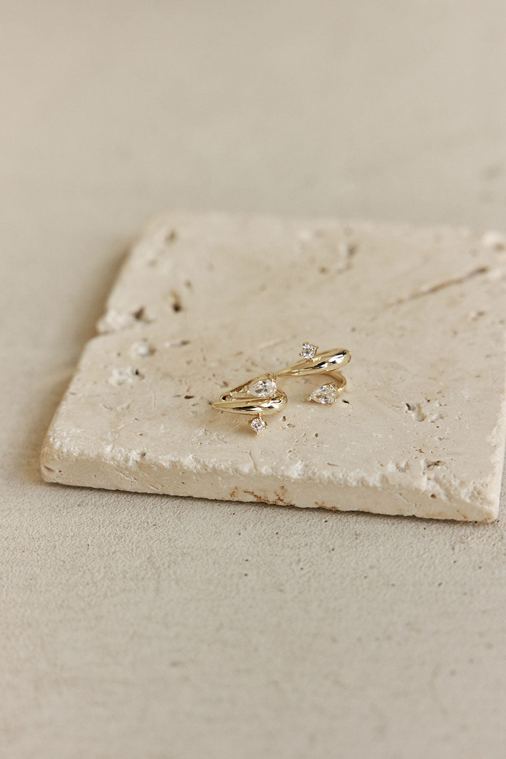18K Ciri Earrings