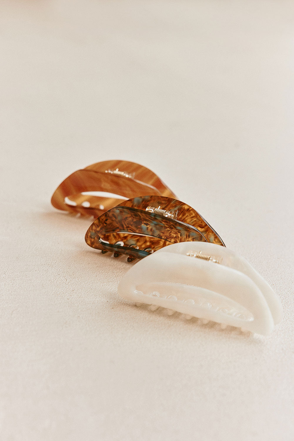 Anais Claw Clip - White