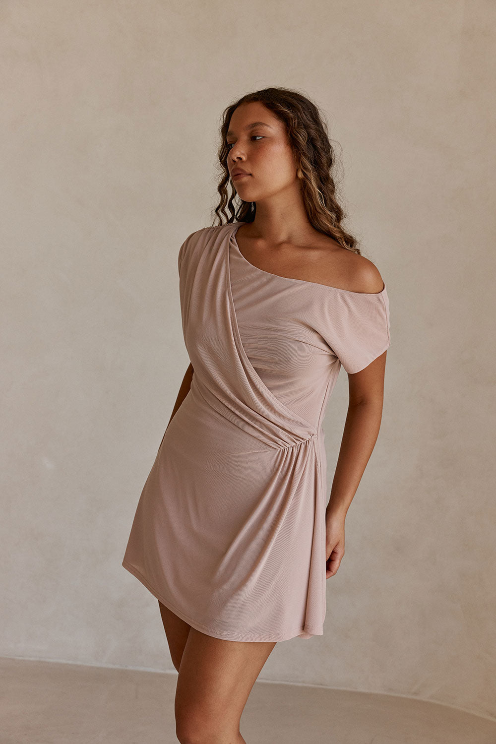 m*s様 【極美品】soorploom Dunes Dress Stencil Musk Pink One Shoulder Gathered Mini Dally Dress – SABO