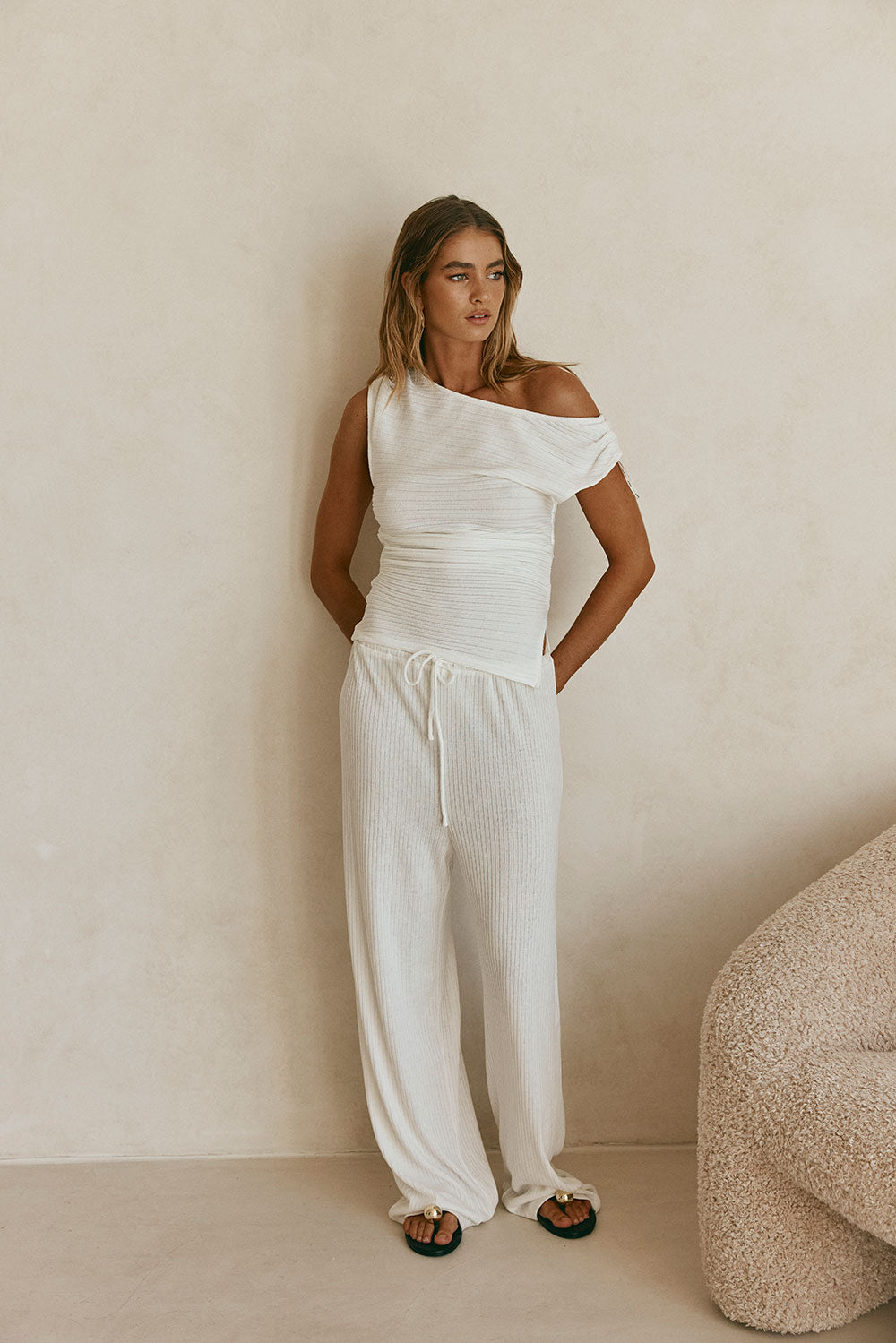 White Ribbed Boat Neck Ruched Detail Deni Top – SABO