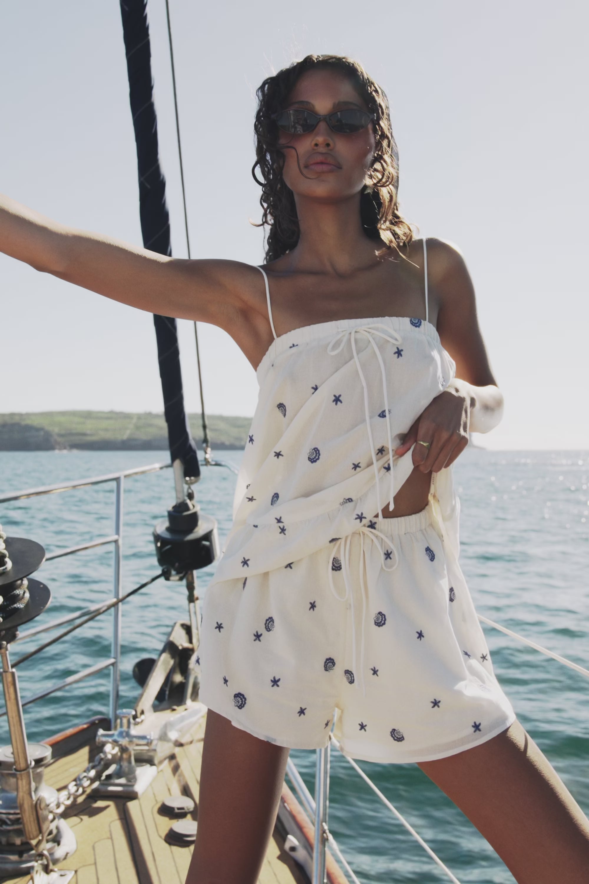 Cream Embroidered Shell Elastic Drawstring Hazel Shorts – SABO