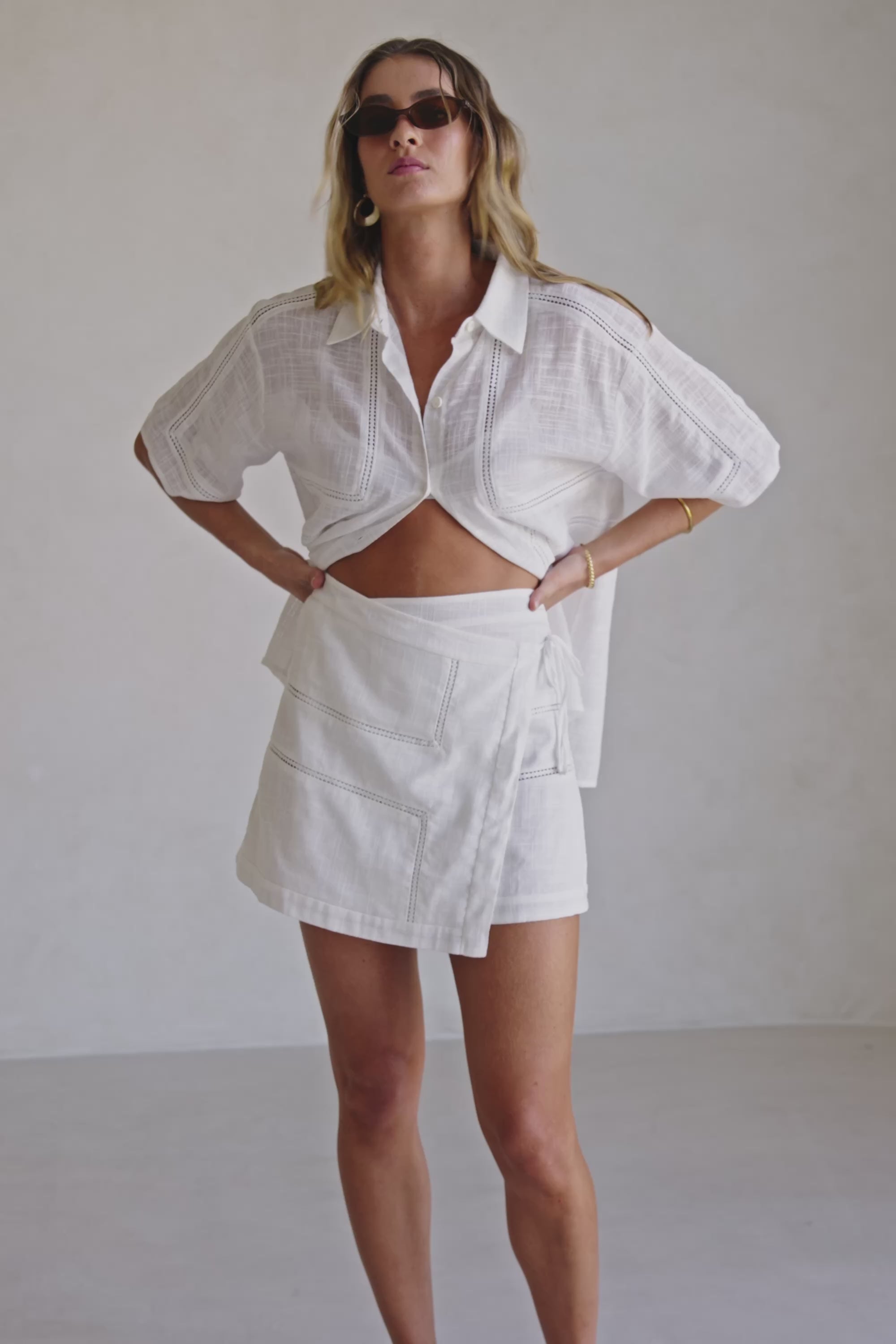 White Button Up Short Sleeve Founce Elodie Top – SABO